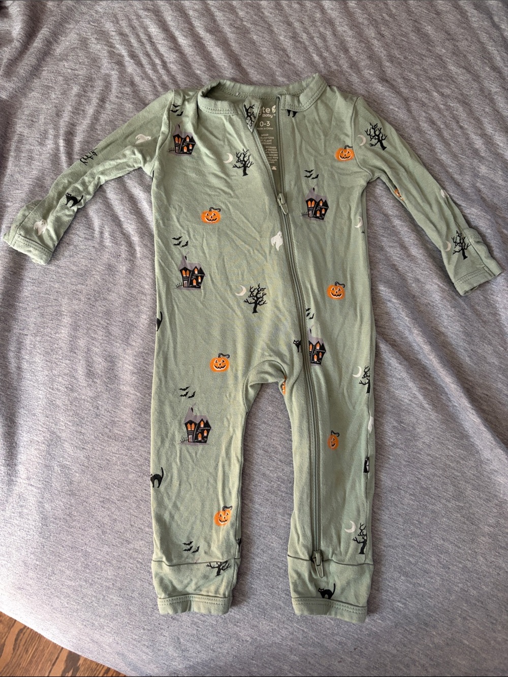 Kyte BABY Sage Green Halloween Pumpkin Zip Front Footless Jammie